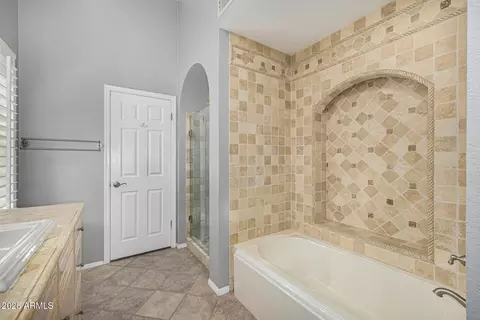 Bath - 801 E Acoma Dr, Phoenix, AZ 85022 photo 2 of 8