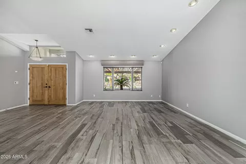 Living - 801 E Acoma Dr, Phoenix, AZ 85022 photo 6 of 10