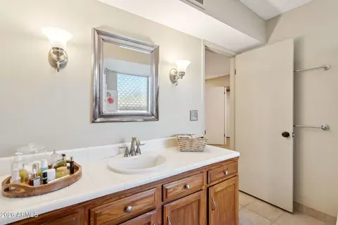 Bath - 3253 E Vogel Ave, Phoenix, AZ 85028 photo 4 of 5