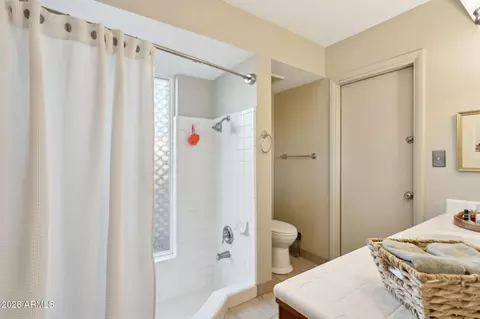 Bath - 3253 E Vogel Ave, Phoenix, AZ 85028 photo 1 of 5
