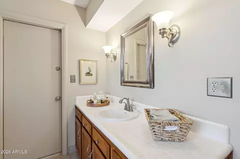 Bath - 3253 E Vogel Ave, Phoenix, AZ 85028 photo 3 of 5
