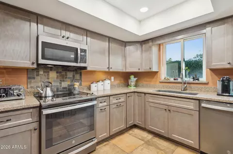 Kitchen - 3253 E Vogel Ave, Phoenix, AZ 85028 photo 3 of 5