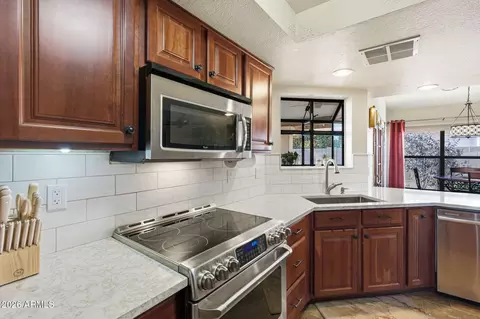 Kitchen - 3851 E Cherokee St, Phoenix, AZ 85044 photo 5 of 6