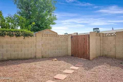 Exterior - 1919 E Auburn Dr, Tempe, AZ 85283 photo 6 of 9