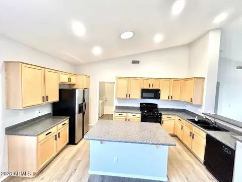 Kitchen - 871 E Sherri Dr, Gilbert, AZ 85296 photo 1 of 3