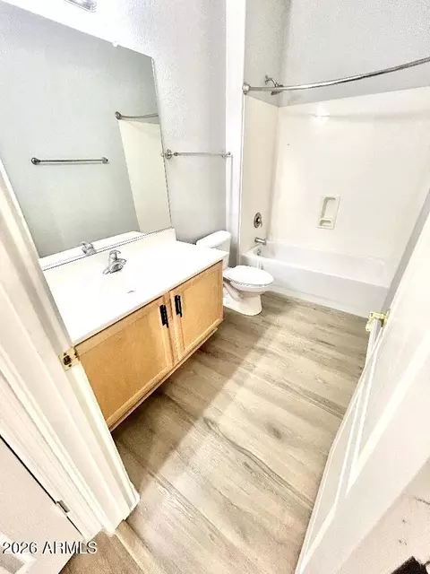 Bath - 871 E Sherri Dr, Gilbert, AZ 85296 photo 2 of 3