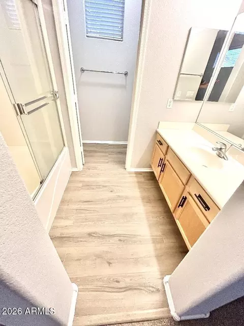 Bath - 871 E Sherri Dr, Gilbert, AZ 85296 photo 1 of 3