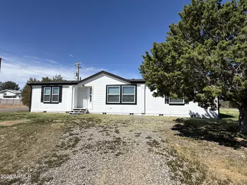20908 E Deer Valley Ln, Mayer, AZ 86333