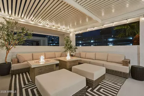 127 W Holcomb Ln, Phoenix, AZ 85003