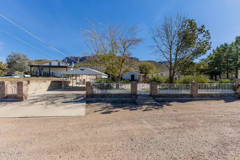 94 W Arnett Dr, Superior, AZ 85173