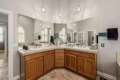 Bath - 4477 E Stanford Ave, Gilbert, AZ 85234 photo 2 of 9