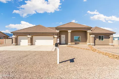 4156 S Lois Ln, Sierra Vista, AZ 85650