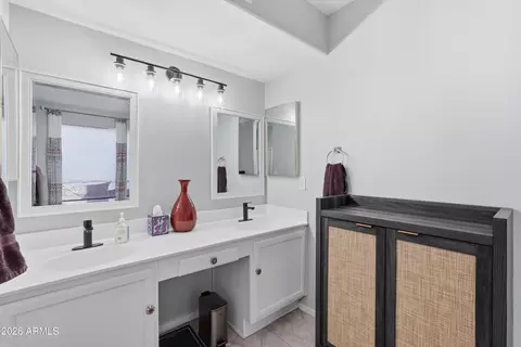 Bath - 4534 E Amberwood Dr, Phoenix, AZ 85048 photo 4 of 5