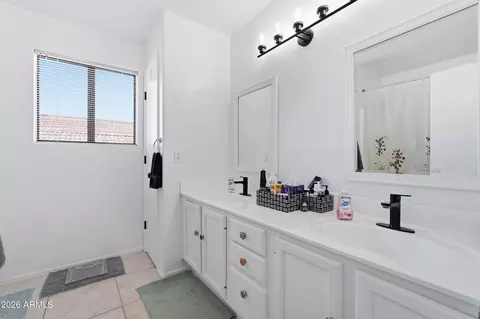 Bath - 4534 E Amberwood Dr, Phoenix, AZ 85048 photo 2 of 5
