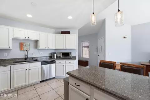 Kitchen - 4534 E Amberwood Dr, Phoenix, AZ 85048 photo 2 of 4