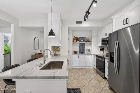 435 W Rio Salado Pkwy #204, Tempe, AZ 85281