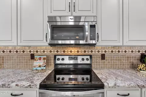 Kitchen - 2926 E Wyatt Way, Gilbert, AZ 85297 photo 6 of 8