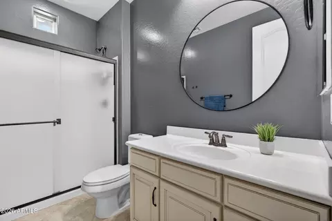 Bath - 2926 E Wyatt Way, Gilbert, AZ 85297 photo 8 of 9