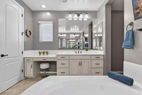Bath - 2926 E Wyatt Way, Gilbert, AZ 85297 photo 2 of 9