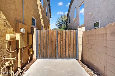 Exterior - 2926 E Wyatt Way, Gilbert, AZ 85297 photo 9 of 10
