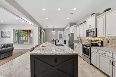 Kitchen - 2926 E Wyatt Way, Gilbert, AZ 85297 photo 4 of 8