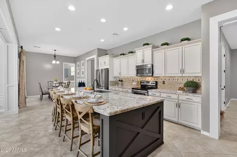 Kitchen - 2926 E Wyatt Way, Gilbert, AZ 85297 photo 3 of 8