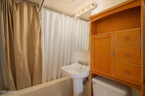 Bath - 4136 E Montecito Ave, Phoenix, AZ 85018 photo 2 of 2