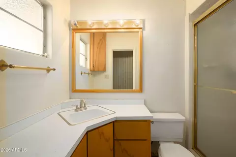 Bath - 4136 E Montecito Ave, Phoenix, AZ 85018 photo 1 of 2