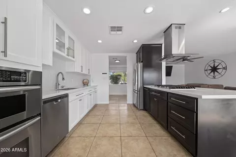 6207 W Orange Dr, Glendale, AZ 85301