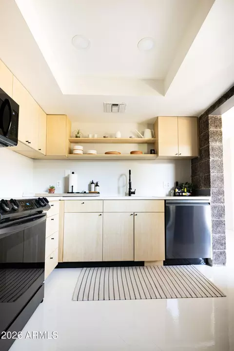 Kitchen - 4201 E Camelback Rd #91, Phoenix, AZ 85018 photo 2 of 3