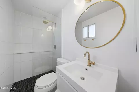 Bath - 3540 E Voltaire Dr, Phoenix, AZ 85032 photo 2 of 2