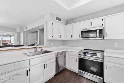 Kitchen - 1114 S Surfside Dr, Gilbert, AZ 85233 photo 2 of 3