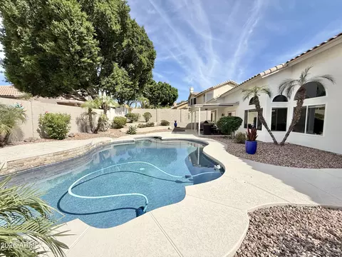 Exterior - 208 E South Fork Dr, Phoenix, AZ 85048 photo 4 of 7