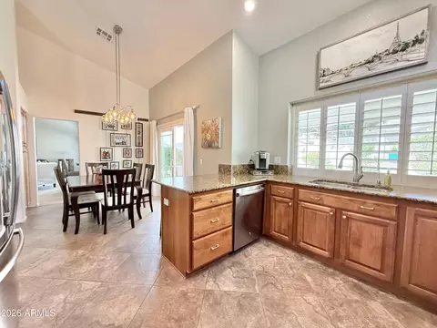 Kitchen - 208 E South Fork Dr, Phoenix, AZ 85048 photo 3 of 3