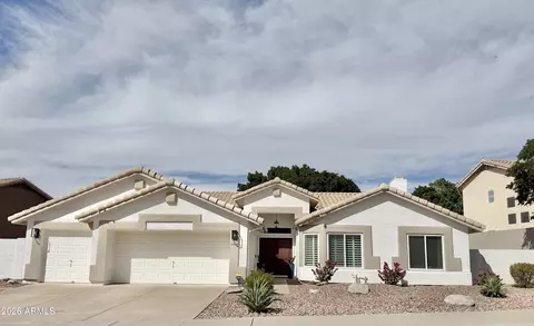 208 E South Fork Dr, Phoenix, AZ 85048