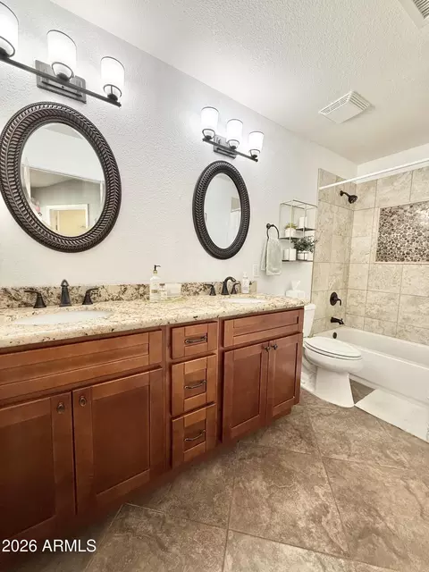 Bath - 208 E South Fork Dr, Phoenix, AZ 85048 photo 1 of 5