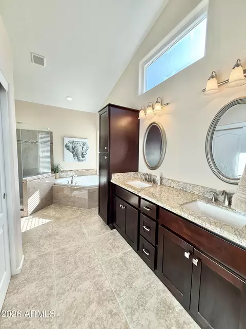 Bath - 208 E South Fork Dr, Phoenix, AZ 85048 photo 3 of 5