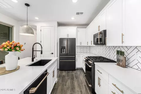 Kitchen - 4145 E Jones St, Gilbert, AZ 85295 photo 2 of 4