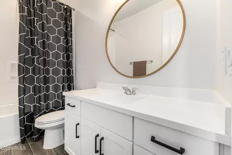 Bath - 4145 E Jones St, Gilbert, AZ 85295 photo 2 of 6
