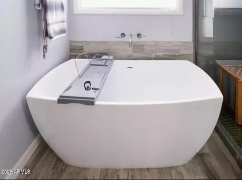 Bath - 1207 E Alice Ave, Phoenix, AZ 85020 photo 3 of 4
