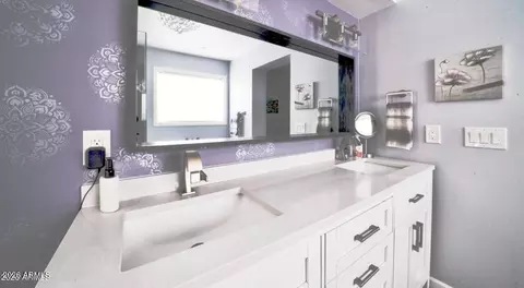 Bath - 1207 E Alice Ave, Phoenix, AZ 85020 photo 2 of 4