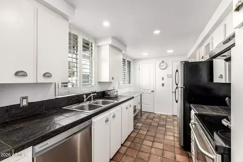 Kitchen - 3242 E Camelback Rd #102, Phoenix, AZ 85018 photo 1 of 4