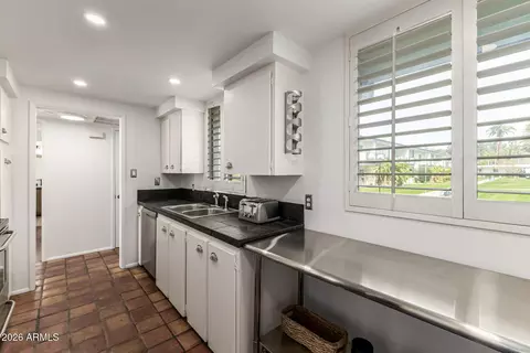 Kitchen - 3242 E Camelback Rd #102, Phoenix, AZ 85018 photo 3 of 4