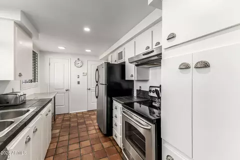 Kitchen - 3242 E Camelback Rd #102, Phoenix, AZ 85018 photo 2 of 4