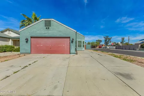 8902 W Vale Dr, Phoenix, AZ 85037