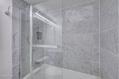 Bath - 1001 E Becker Ln, Phoenix, AZ 85020 photo 4 of 4