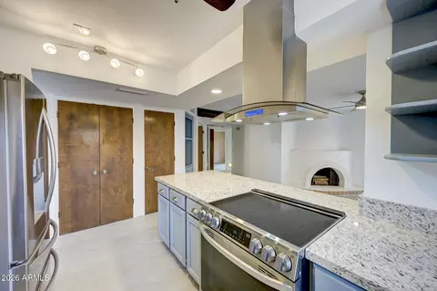 Kitchen - 1001 E Becker Ln, Phoenix, AZ 85020 photo 3 of 3