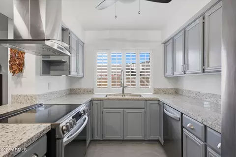 Kitchen - 1001 E Becker Ln, Phoenix, AZ 85020 photo 2 of 3