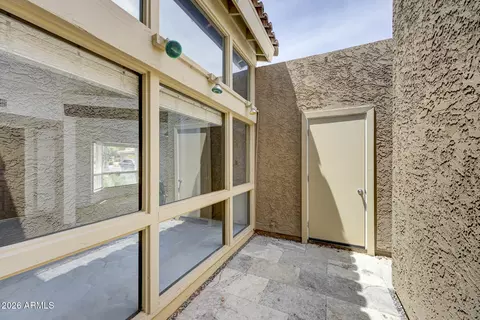 Exterior - 1001 E Becker Ln, Phoenix, AZ 85020 photo 3 of 9