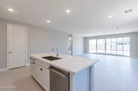 Kitchen - 9645 E Rainbow Ave, Mesa, AZ 85212 photo 2 of 7